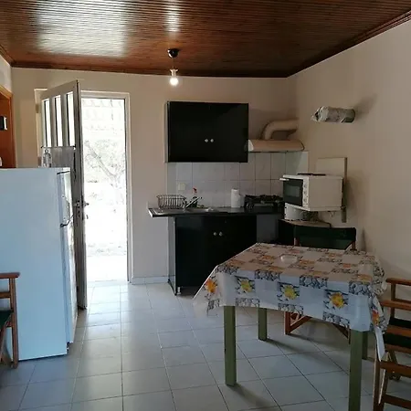 Agia Marina Studios, B * Kalipádhon